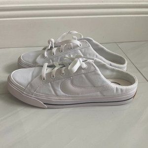 BNWT Nike Backlelss sneakers size 9